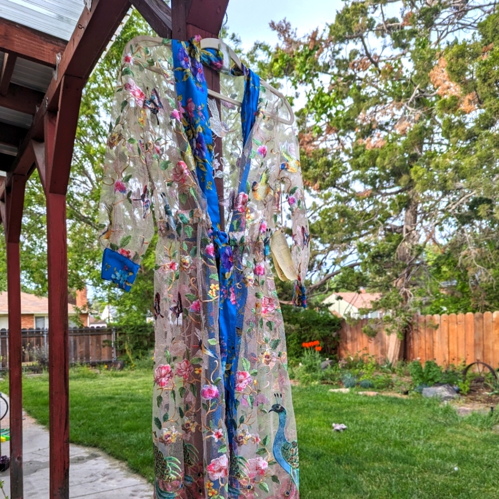 Glamorous Arratta Embroidered Kimono